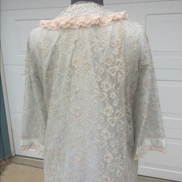 CLOSET CLEAR OUT! Vintage Robe Covered Buttons Blue Lining Lace Overlay - Picture 2 of 4